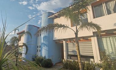 ¡ CASA EN EXCELENTE UBICACIÓN ! A SOLO 10 MIN DE AUT MEX-QRO Y A 5 MIN DE LOS PRINCIPALES COMERCIOS DE LA ZONA