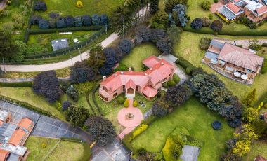 SE VENDE CASA CAMPESTRE A PRECIO DE OPORTUNIDAD EN LA CALERA - MOTIVO VIAJE