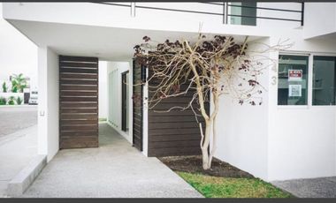 CASA EN RENTA, AMPLIA Y EN ESQUINA, CONDOMINIO CERRADO, CAÑADAS DEL LAGO CORREGIDORA QUERETARO