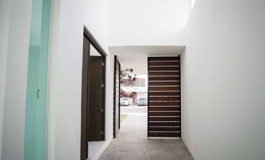 CASA EN RENTA, AMPLIA Y EN ESQUINA, CONDOMINIO CERRADO, CAÑADAS DEL LAGO CORREGIDORA QUERETARO