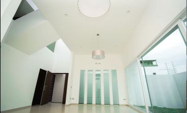 CASA EN RENTA, AMPLIA Y EN ESQUINA, CONDOMINIO CERRADO, CAÑADAS DEL LAGO CORREGIDORA QUERETARO