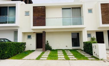 CASA EN VENTA, AMPLIA Y CON JARDIN MUY GRANDE, CONDOMINIO, CAÑADAS DEL LAGO, CORREGIDORA QUERETARO