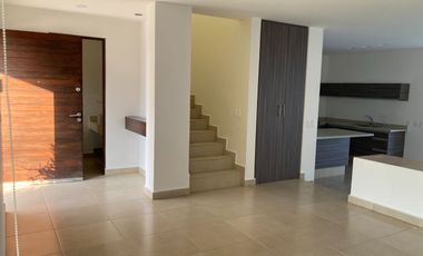 CASA EN VENTA, AMPLIA Y CON JARDIN MUY GRANDE, CONDOMINIO, CAÑADAS DEL LAGO, CORREGIDORA QUERETARO