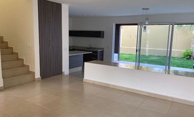 CASA EN VENTA, AMPLIA Y CON JARDIN MUY GRANDE, CONDOMINIO, CAÑADAS DEL LAGO, CORREGIDORA QUERETARO