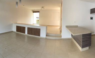 CASA EN VENTA, AMPLIA Y CON JARDIN MUY GRANDE, CONDOMINIO, CAÑADAS DEL LAGO, CORREGIDORA QUERETARO