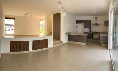 CASA EN VENTA, AMPLIA Y CON JARDIN MUY GRANDE, CONDOMINIO, CAÑADAS DEL LAGO, CORREGIDORA QUERETARO