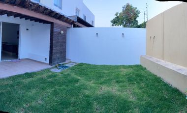 CASA EN VENTA, AMPLIA Y CON JARDIN MUY GRANDE, CONDOMINIO, CAÑADAS DEL LAGO, CORREGIDORA QUERETARO