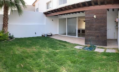 CASA EN VENTA, AMPLIA Y CON JARDIN MUY GRANDE, CONDOMINIO, CAÑADAS DEL LAGO, CORREGIDORA QUERETARO