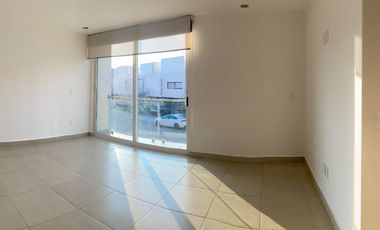 CASA EN VENTA, AMPLIA Y CON JARDIN MUY GRANDE, CONDOMINIO, CAÑADAS DEL LAGO, CORREGIDORA QUERETARO