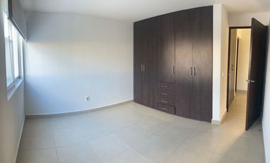 CASA EN VENTA, AMPLIA Y CON JARDIN MUY GRANDE, CONDOMINIO, CAÑADAS DEL LAGO, CORREGIDORA QUERETARO
