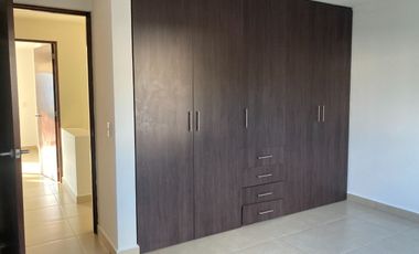 CASA EN VENTA, AMPLIA Y CON JARDIN MUY GRANDE, CONDOMINIO, CAÑADAS DEL LAGO, CORREGIDORA QUERETARO