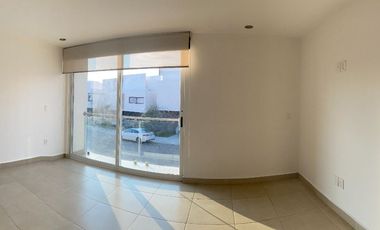 CASA EN VENTA, AMPLIA Y CON JARDIN MUY GRANDE, CONDOMINIO, CAÑADAS DEL LAGO, CORREGIDORA QUERETARO