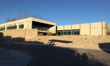 CASA EN VENTA, AMPLIA Y CON JARDIN MUY GRANDE, CONDOMINIO, CAÑADAS DEL LAGO, CORREGIDORA QUERETARO
