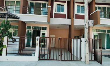 ทาวน์เฮาส์ ลำลูกกา คลองสี่่ ลาดสวาย ปทุมธานีหมู่บ้านพนาสนธิ์วิลล่า18.9ตร.ว3นอน2น้ำตกแต่งใหม่สายด่วน081-440---- Line.@-------a คุณวา