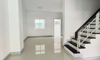 ทาวน์เฮาส์ ลำลูกกา คลองสี่่ ลาดสวาย ปทุมธานีหมู่บ้านพนาสนธิ์วิลล่า18.9ตร.ว3นอน2น้ำตกแต่งใหม่สายด่วน081-440---- Line.@-------a คุณวา