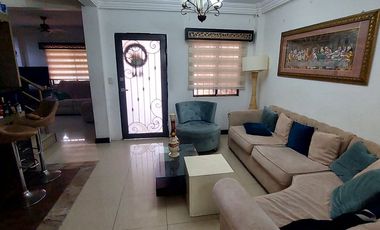 Vendo Casa en La Joya de 3 Dorm. y Garage Techado, 136 m² de Construccion.