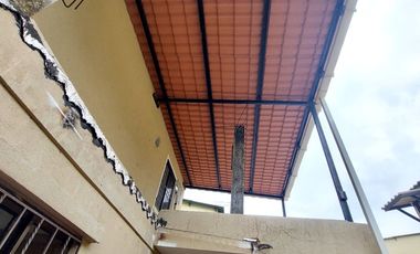 Vendo Casa en La Joya de 3 Dorm. y Garage Techado, 136 m² de Construccion.