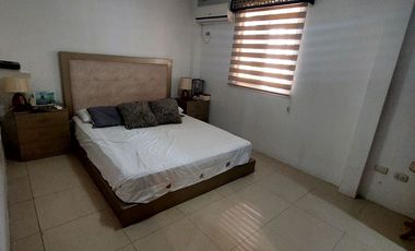 Vendo Casa en La Joya de 3 Dorm. y Garage Techado, 136 m² de Construccion.