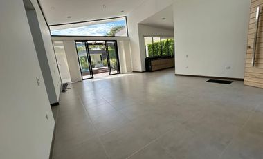 Casa Campestre para el Arriendo ubicada en cerritos