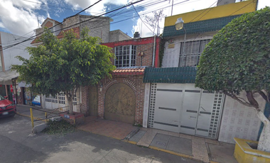 VENTA DE CASA ACOGEDORA ADJUDICADA CERCANA AL CIRCUITO EXTERIOR MEXIQUENSE