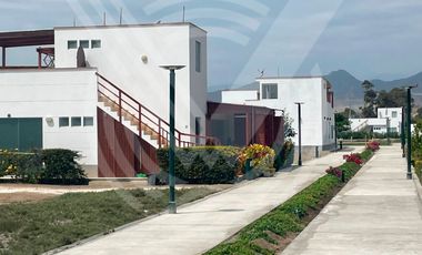 SE VENDE TERRENO EN ESQUINA CON VISTA AL PÓRTICO DE INGRESO Y CON UNA COCHERA. ZONA ESTRÁTEGICA!!!!!!,