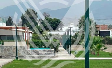 SE VENDE TERRENO EN ESQUINA CON VISTA AL PÓRTICO DE INGRESO Y CON UNA COCHERA. ZONA ESTRÁTEGICA!!!!!!,