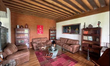 Residencia de lujo en Club de Golf Tabachines con alberca, jardín y loft independiente