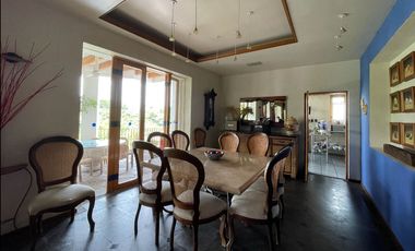 Residencia de lujo en Club de Golf Tabachines con alberca, jardín y loft independiente