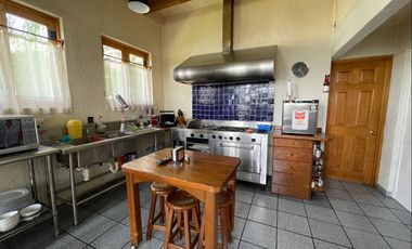Residencia de lujo en Club de Golf Tabachines con alberca, jardín y loft independiente