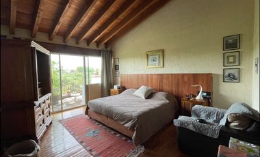 Residencia de lujo en Club de Golf Tabachines con alberca, jardín y loft independiente