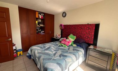 Casa en Venta en Miravalle con Amplio Jardín.