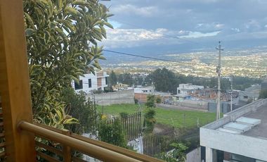HERMOSA CASA EN CUMBAYA EXCELENTE UBICACION