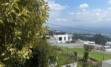 HERMOSA CASA EN CUMBAYA EXCELENTE UBICACION