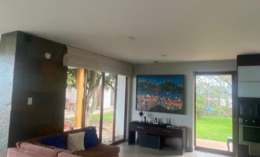 HERMOSA CASA EN CUMBAYA EXCELENTE UBICACION