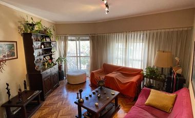 Excelente Departamento de frente, de 5 ambientes hy amueblado: