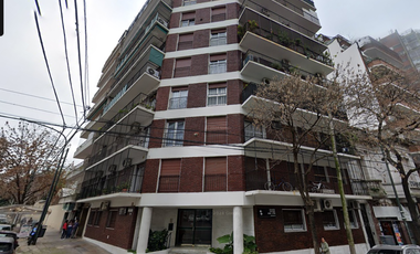 Excelente Departamento de frente, de 5 ambientes hy amueblado: