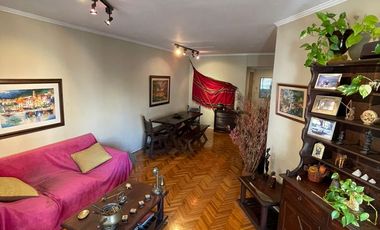 Excelente Departamento de frente, de 5 ambientes hy amueblado: