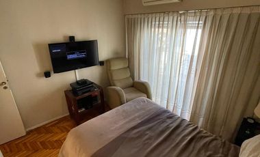 Excelente Departamento de frente, de 5 ambientes hy amueblado: