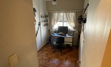 Excelente Departamento de frente, de 5 ambientes hy amueblado:
