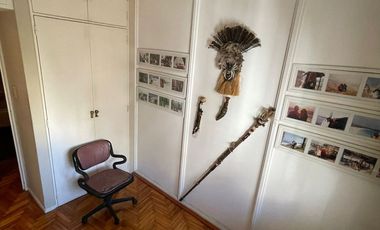 Excelente Departamento de frente, de 5 ambientes hy amueblado: