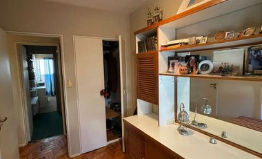 Excelente Departamento de frente, de 5 ambientes hy amueblado: