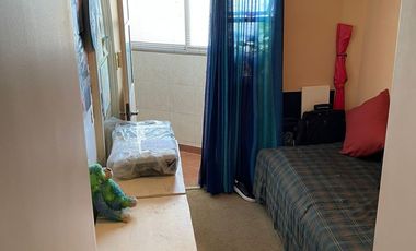 Excelente Departamento de frente, de 5 ambientes hy amueblado: