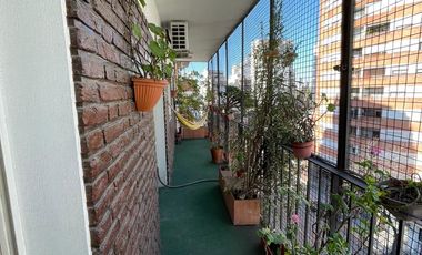 Excelente Departamento de frente, de 5 ambientes hy amueblado: