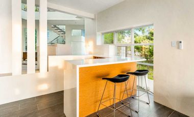 Luxurious Modern House with Ocean View in Alta Vista Residences