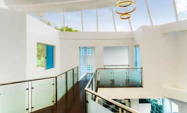 Luxurious Modern House with Ocean View in Alta Vista Residences
