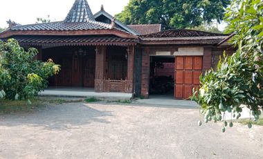 Rumah Joglo Bonus Usaha Konveksi Karanganyar Kota