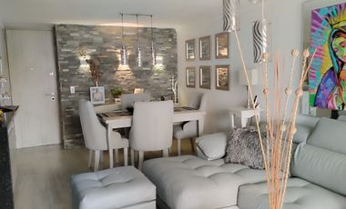 Venta de excelente apartamento remodelado en Pilarica,sector Parque.