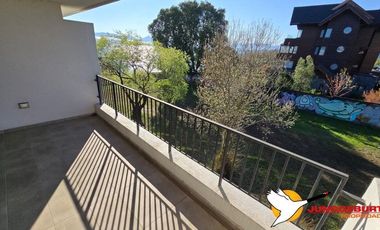 JUNGGEBURTH PROPIEDADES VENDE DEPARTAMENTO ORILLA LAGO