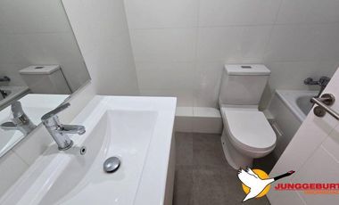 JUNGGEBURTH PROPIEDADES VENDE DEPARTAMENTO ORILLA LAGO