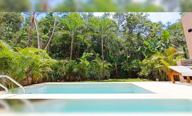 Casa con jardín y alberca privada, en venta, Avenida Coba, Tulum